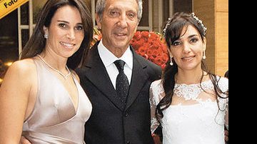 Adriana ganha o carinho do pai, Abílio, e de sua mulher, Geyze Diniz