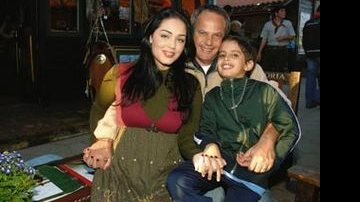 O casal com André, filho dele, fruto do casamento com Daniela Escobar