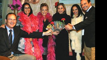 A atriz recebe Furlan e Ana Maria, Helena, Lu e Doria na sessão de Pepita: Histórias com Tortillas, que teve première na temporada 2007 da Ilha de CARAS e está em cartaz no Café de La Musique, em São Paulo.