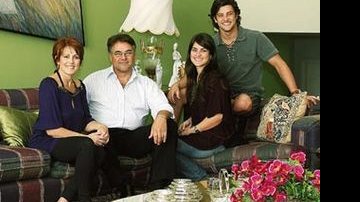 Silvana, Reginaldo e Daniela recebem Alexandre Slaviero. Depois do sucesso em <i>Malhação</i>, ele está na novela das 8 da Globo - Julio Cesar Souza