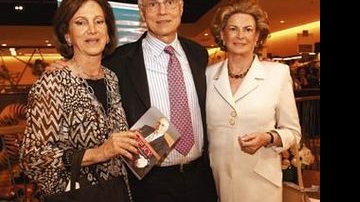 Eduardo Matarazzo Suplicy ladeado por Graziella Matarazzo Leonetti e Maria Cecília Matarazzo - Margareth Abussamra