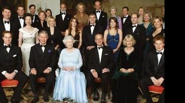 Rainha Elizabeth II em suas bodas de diamante. A ocasião reúne 80 membros da família real na residência londrina do príncipe Charles, Clarence House. - Reuters