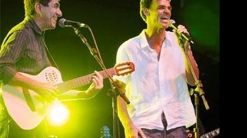 A dupla canta na entrega do Prêmio IGK - Fernando Willadino