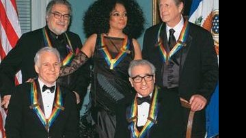 Steve Martin, Martin Scorsese (sentados), Leon Fleisher, Diana Ross e Brian Wilson, do fenômeno Beach Boys, dos anos 1960 e 70, são os laureados na 30a edição do Kennedy Center Honors Award. - Reuters