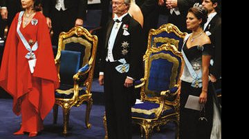 Al Gore e Rajenda Pachauri, pelo trabalho contra o aquecimento global, ganham o Nobel da Paz, diante dos reis Silvia e Carl e príncipes Madeleine, Victoria e Philip. - Reuters