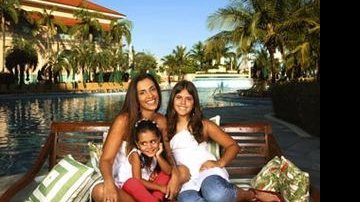 No Royal Palm Plaza, em Campinas, SP, Mônica pela primeira vez posa com as filhas. Em 2007, a jornalista e o senador Calheiros foram pivôs de uma crise política que abalou o país. - Lailson Santos