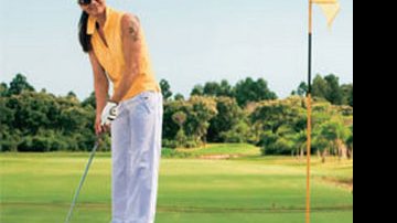 A ex-modelo e empresária dá suas tacadas no Costão Golf, campo do Costão do Santinho Resort &amp; Spa, em SC - Antonio Wolff e Fernando Willadino