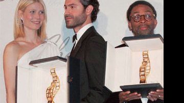 O premiado Omar entre Gwyneth e Lee - Southern Press