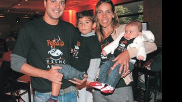 Regininha de Moraes Waib com o marido, o empresário e apresentador Sergio Waib, e os filhos, Pedro e Laura. - João Passos/ Brasil Fotopress
