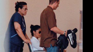 Três dias após dar à luz a Levi Alves McConaughey, Camila Alves deixa o Santa Monica UCLA Medical Center, em Los Angeles. - Southern-Press