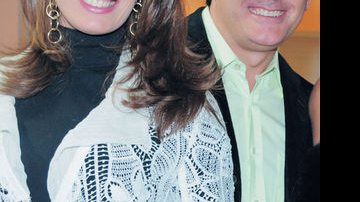 A atriz Elaine Mickely com o marido, o apresentador César Filho. - Cleiby Trevisan/João Passos