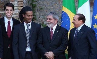 Kaká, Ronaldinho Gaúcho, Lula e Silvio Berlusconi - Divulgação