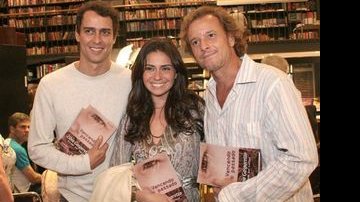 Marcello Antony, Giovanna Antonelli e Marcelo Novaes durante o lançamento do livro - Marcos Porto/AgNews