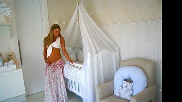 Claudia Leitte descansa no quarto de seu futuro bebê, Davi - Divulgação
