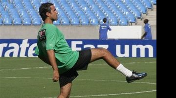 Ricardo Pereira joga futebol no Maracanã - Philippe Lima/AgNews