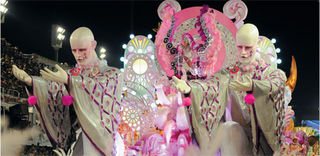 O carro abre-alas da Mangueira: Viagem ao Passado na Magia do Carnaval - Fotos: Paulo Marcos e Pedro Paulo Figueiredo