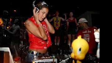 Luana Piovani ataca de DJ - AgNews