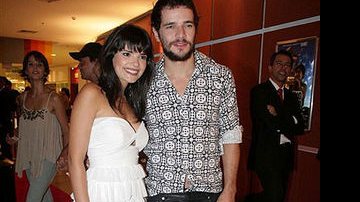 Vanessa Giácomo e Daniel de Oliveira curtem cinema juntinhos - AgNews