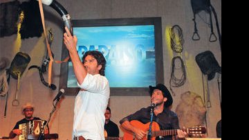 Com o cantor Daniel, Eriberto toca o berrante. - SAMUEL CHAVES/S4 PHOTO PRESS E VIVIAN FERNANDEZ