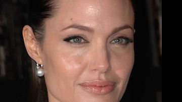 Angelina Jolie interpreta médica forense - Reuters
