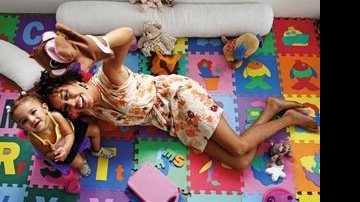 Mãe e filha se divertem na brinquedoteca - FOTOS: ADILSON FÉLIZ
