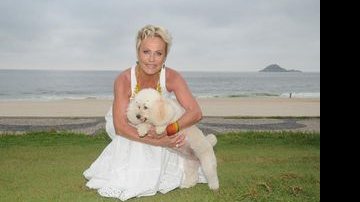 Ana Maria Braga e a poodle Belinha - Arquivo Caras