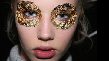 Make dourada mostrada na Semana de Moda da Austrália - Getty Images