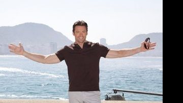 Hugh Jackman posa no Forte de Copacabana, no Rio de Janeiro - Felipe Panfili/AgNews