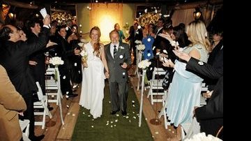 A felicidade dos noivos após deixar o altar - FOTOS: LIANE NEVES