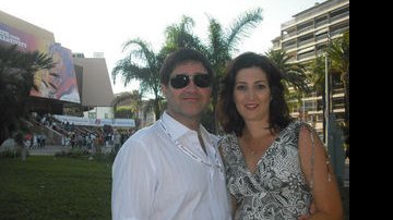 O presidente da DM9DDB, Sergio Valente, e sua mulher, Lara