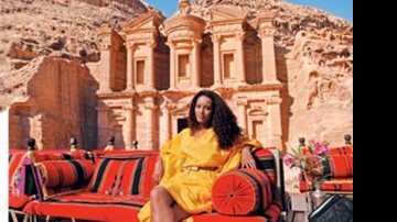 Taís se impressiona com o Monastério, do século I a.C., na cidade de Petra - FOTOS: JAYME MONJARDIM E RENATO ROCHA MIRANDA/TV GLOBO
