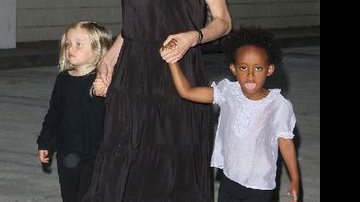 Angelina Jolie e as filhas Shiloh e Zahara - Reprodução