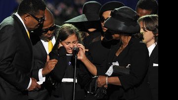 Paris Michael Katherine Jackson chora durante discurso em homenagem ao pai Michael Jackson - Getty Images