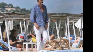 Liam Neeson em Saint Tropez, litoral da França - Reprodução