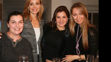 A publicitária Carla Bonacore, a aniversariante Rute Enriconi, com a repórter Nádia Hamid e a advogada Alessandra Cadete - Mônica Corrêa