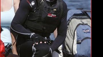 O ator Zac Efron durante suas aulas de mergulho no Canadá - Reprodução