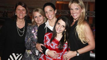 Márcia Aguiar, Andréa Pinotti, Bia Haddad e Thaiz Baldissera com a aniversariante, Maria Eduarda Haddad - FERNANDO WILLADINO