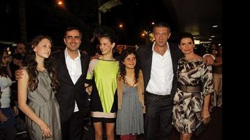 A equipe do longa: Izadora, o diretor Heitor, a estreante Laura, Josephina, o ator francês Vincent Cassel e Débora. - ROBERTO VALVERDE