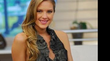 A apresentadora Gianne Albertoni estreia no programa Hoje em Dia, na Record - Divulgação