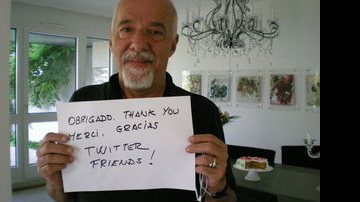 Paulo Coelho agradece aos fãs pelas mensagens por conta de seu aniversário - Reprodução