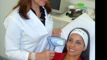 Paula Pereira faz tratamentos de beleza com a Dra. Sumaya Neves - Divulgação