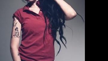 Segundo o hair stylist de Amy Winehouse, a cantora pede cabelos mais altos quanto mais baixa estiver sua auto-estima em determinado dia - Reprodução