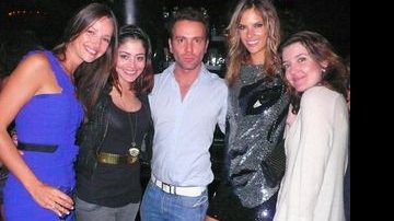 Renata Maciel, Carol Castro, Mathes Mazzafera, Alessandra Ambrósio e Larissa Maciel em Nova York, no club 1Oak - Luciana Prezia