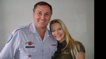 Tenente Coronel Quarterone e Jackeline Petkovic - Divulgação/Frans Martins