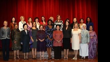 Marisa Letícia posa ao lado de Michelle Obama e outras primeiras-damas, em Pittsburgh - Ricardo Stuckert/PR