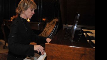 Deborah Colker toca piano no Castelo de CARAS - Jaime Bórquez