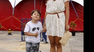Nívea Stelmann e o filho Miguel, de 5 anos - AgNews