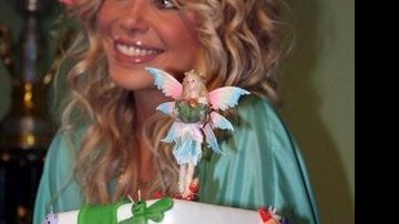 Karina Bacchi celebra aniversário como fada com crianças da ONG Florescer - AgNews