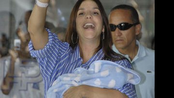 Ivete Sangalo deixa a maternidade com o filho Marcelo - Max Haack/AgNews
