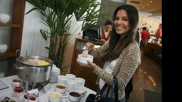 Mariana Rios 'ataca' os doces - Anderson Borde / AgNews